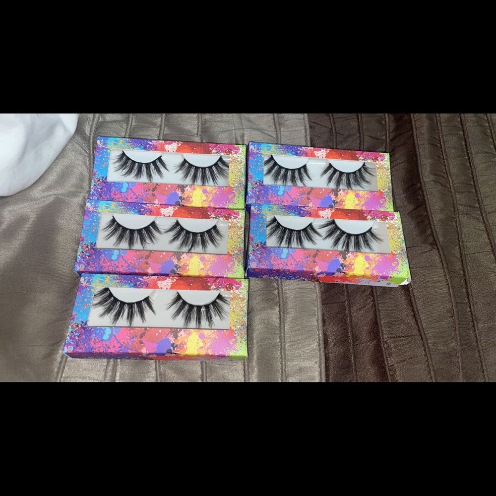Selling lashes